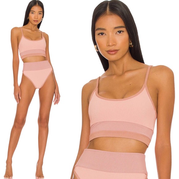 BEACH RIOT Other - NWT *Flaw* BEACH RIOT Blush Colorblock Bikini Top